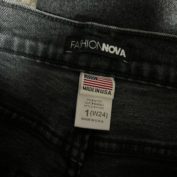 Fashion Nova High Rise Mom Jeans - Picture 4 of 4